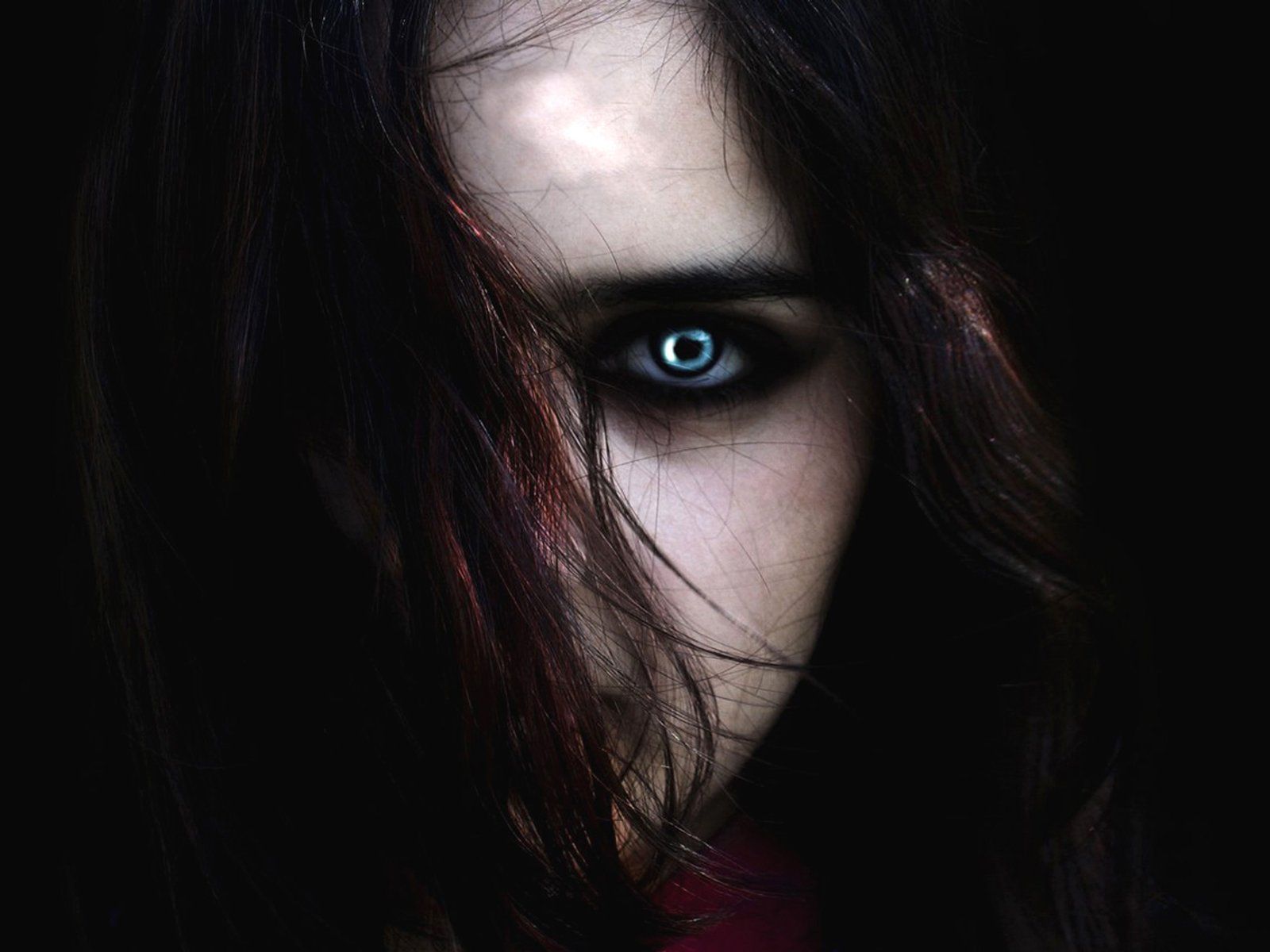 photo of vampire girl